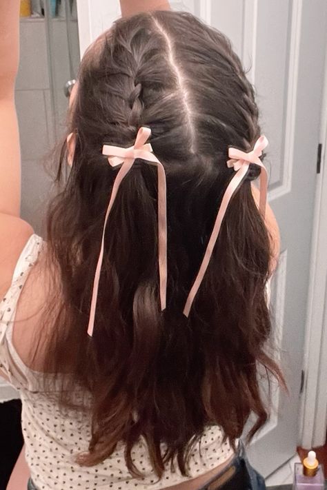 Braid Half Up, Girly Hairstyles, Make Up Inspiration, Bow Hairstyle, Pigtail Braids, Ribbon Hairstyle, Clip Hairstyles, Peinados Fáciles Para Cabello Corto, Hair Stylies