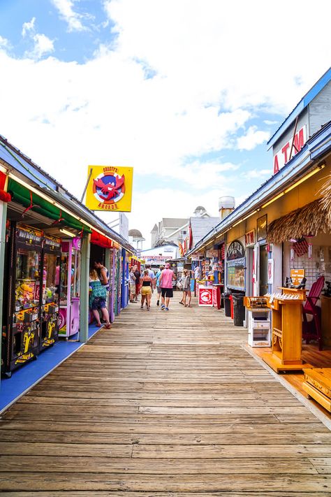 Planning a summer trip to Maine, make sure you add Old Orchard Beach to your itinerary! The Pier, beach, food, and amusement park are a summer MUST! Amusement Park Food, Boardwalk Shops, Beach Life Hacks, Beach Life Quotes, Boardwalk Theme, East Coast Beach Towns, Boardwalk Amusement Park, Beach Amusement Park, Maine Aesthetic