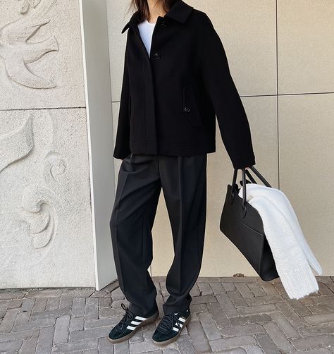 All Black Outfit Korean, Black Sneaker Outfit, Adidas Samba Black Outfit, Black Outfit Korean, Oversized Coat Outfit, The Row Margaux Bag, Adidas Sneakers Outfit, Margaux Bag, Black Sneakers Outfit