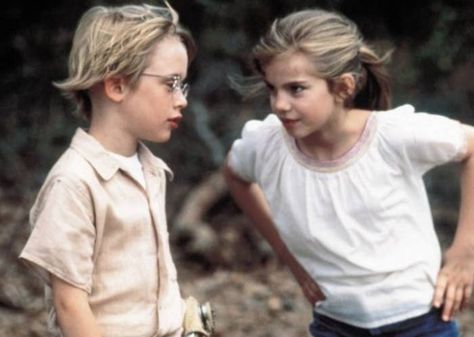 24 Movie Facts That Will Mildly Surprise All '90s Kids Anna Chlumsky, Girl Film, Ugly Cry, Macaulay Culkin, Kids' Movies, Girl Movies, Gerard Butler, Heath Ledger, Rachel Mcadams