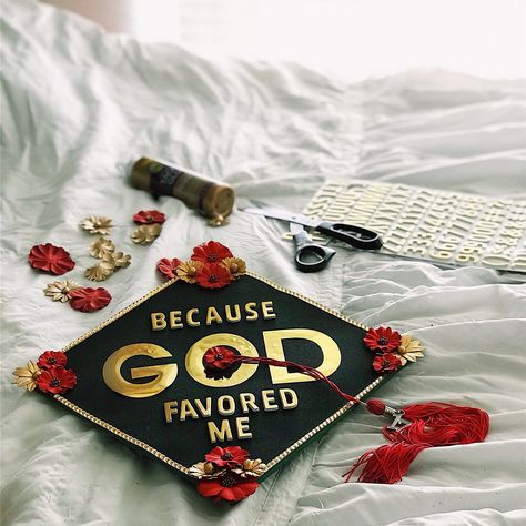 Because God Favored Me grad cap Unlv Graduation, Unt Graduation, Cap Quotes, Teacher Graduation Cap, Grad Hats, Grad Diy, College Grad Party, Teacher Graduation, College Graduation Cap Decoration