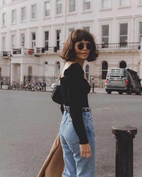 French bob, Spring fashion, high rise jeans Bob Hairstyles With Fringe, Curled Bob Hairstyle, Hairstyles Fringe, Hairstyles With Fringe, Bob Hairstyles Medium, Fringe Bob, Bobbed Hairstyles With Fringe, Bob Hairstyles For Black Women, Black Bob Hairstyles