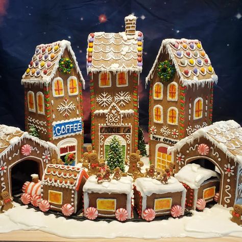 Gingerbread House Village Display Ideas, Gingerbread House Village Ideas, Gingerbread House Town, Gingerbread House Village Display, Ginger Bread Village, Gingerbread House Ideas Contest, Gingerbread Village Display, Gingerbread House Display, Gingerbread House Village