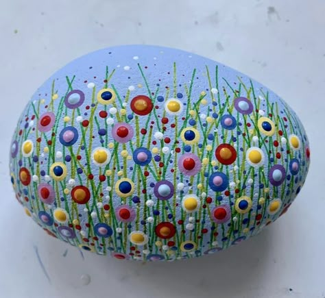 Rock Painting Flowers, Rock Animals, Garden Rock Art, Gift Crafts, Mandala Painted Rocks, Diy Rock Art, Mandala Rock Art, Rocks Painted, Stone Art Painting