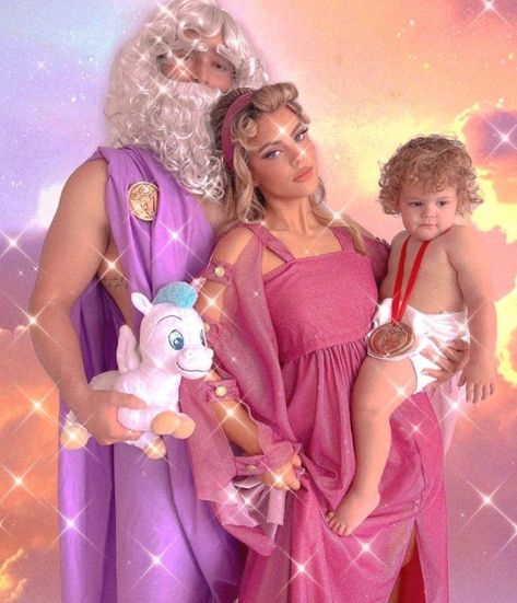 Zeus And Hera Costume, Disney Zeus, Meg Costume, Hercules Costume, Disney Family Costumes, Dad Costume, Meg Hercules, Old Halloween Costumes, Zeus And Hera