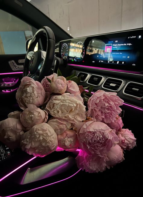 Mercedes With Flowers, Flowers In Mercedes, Pink Peonies Aesthetic, Peonies Aesthetic, Pink Mercedes, Mercedes Girl, Peonies Season, Luxury Flower Bouquets, Dream Cars Mercedes