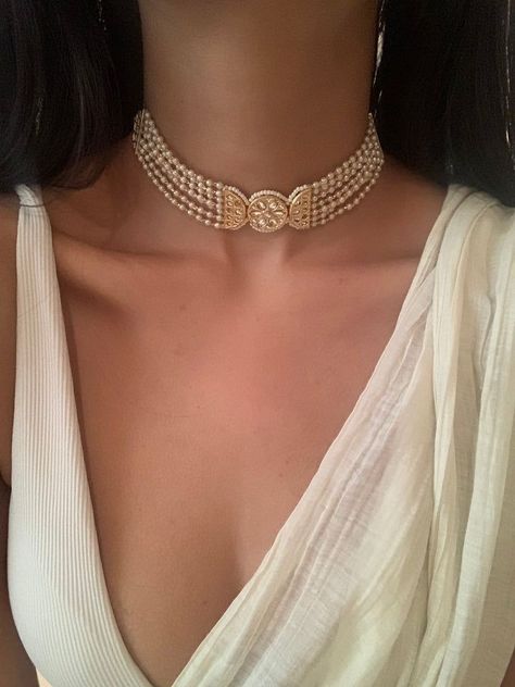 Festive Gold Bollywood Jewelry, Bollywood Style Gold Jeweled Choker, Bollywood Style Gold Pearl Chain Jewelry Set, Gold Pearl Bollywood Necklace, Gold Jeweled Bollywood Choker, Vintage Indian Jewelry, Gold Necklace Wedding, Indian Bridal Jewelry Sets, Fancy Jewelry Necklace