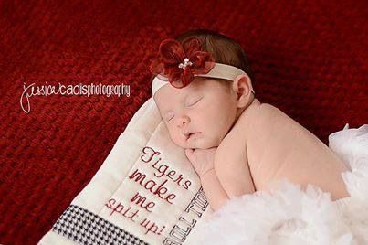 I'm definitely going to do this but have "Gators make me spit up" ROLL TIDE BABY Alabama Baby, Baby Tigers, Girls Attire, Bama Football, Alabama Roll Tide, Baby Pics, Alabama Football, Roll Tide, Alabama Crimson Tide