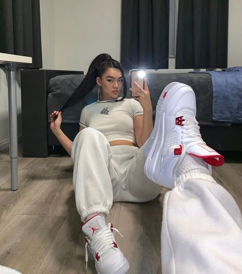 Jordan Retro 4 Outfits, Jordan 4 Retro Outfit, Jordan 4 Outfit, Trajes Country, Jordan Outfit, Moda Streetwear, Streetwear Mode, Jordan Outfits, Tomboy Style Outfits