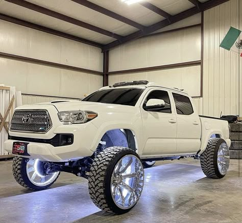 Squatted Truck, Lifted Tacoma, Dirt Bike Riding Gear, Squatted Trucks, Dirt Bike Riding, Jacked Up Truck, Custom Big Rig, Chevy Trucks Silverado, Trucks Lifted Diesel