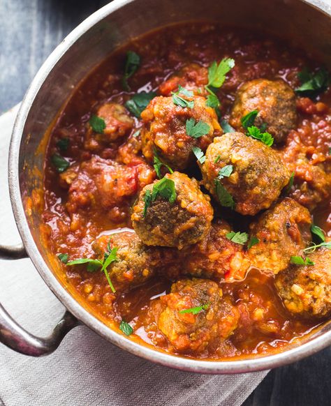 Moroccan Lamb Meatballs {thegirllovestoeat.com} Moroccan Lamb Meatballs, Spiced Meatballs, Moroccan Meatballs, Minced Lamb, Moroccan Recipes, Moroccan Lamb, Moroccan Dishes, Chef Club, Lamb Meatballs