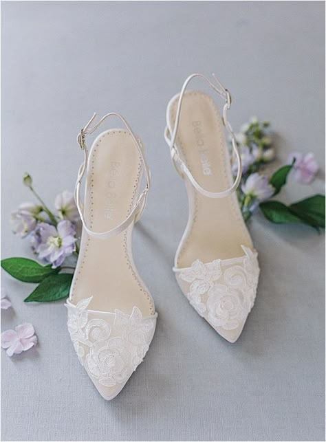 Lace Wedding Flats, Low Heel Wedding Shoes, Dream Wedding Shoes, Lace Wedding Shoes, Galaxy Wedding, Wedding Shoes Low Heel, Top Wedding Trends, Wedding Shoes Lace, Wedding Pumps