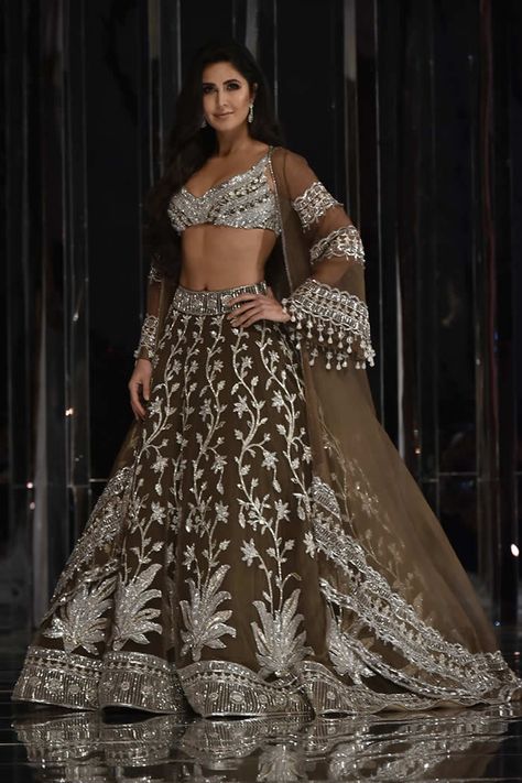 Manish Malhotra Presents his Haute Couture 2018-2019 Collection ‘ZWEEN Manish Malhotra Dresses, Manish Malhotra Designs, Manish Malhotra Bridal, Manish Malhotra Collection, كاترينا كيف, Indian Bridal Lehenga, Desi Clothes, Manish Malhotra, Jw Marriott