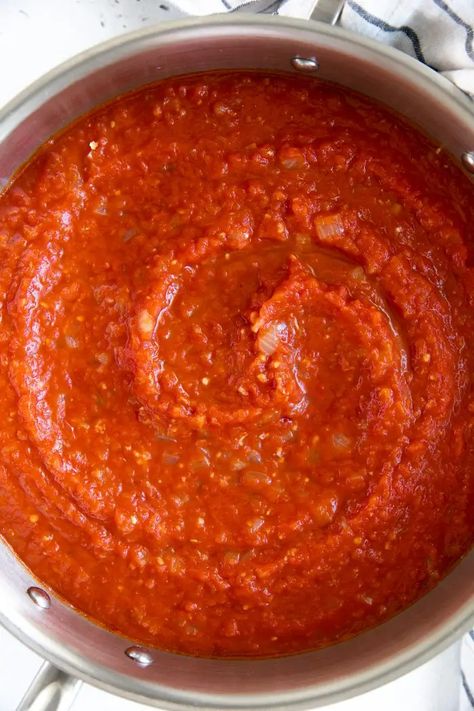 Arabiatta Sauce Recipe, Red Pizza Sauce, Uni Meals, Arrabbiata Sauce, Dried Red Chili Peppers, Red Sauce Recipe, Spicy Pizza, Easy Pasta Sauce, Marinara Sauce Recipe