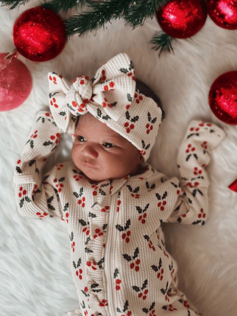 Have a holly jolly Christmas with our delightful holly print, bringing a touch of tradition and festive cheer to every little one's celebration this festive holiday season! Easy Zip for quick changes! 100% Organic Waffle Cotton Fold-over mitten cuff By: SpearmintLOVE Newborn Christmas Outfit, My First Christmas Outfit, Christmas Pictures Outfits, Holly Print, Have A Holly Jolly Christmas, Baby Wishlist, Baby Clothes Organization, Girls Christmas Outfits