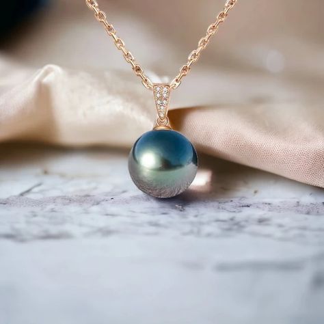 Elevate your everyday style with our exquisite single pearl pendant necklace, showcasing meticulously chosen lustrous pearls available in various sizes, colors, and styles. #singlepearlnecklace #pearlnecklaces #goldnecklace #whitestonejewellery #freeshipping#jewellerygifts #pearls Single Pearl Pendant, Tahitian Pearl Pendant, Tahitian Pearl Necklace, Single Pearl, Necklace Pearl, Accessories Ideas, Black Pendant, Pearl Types, Tahitian Pearls