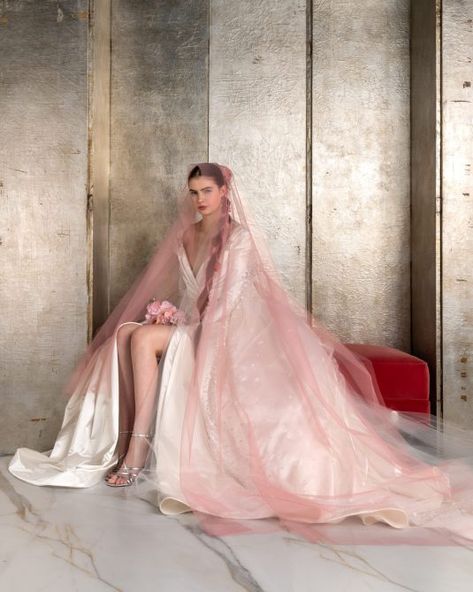 Old Hollywood Love, Reem Acra Bridal, Retro Wedding Theme, Unique Veil, Pink Veil, Off White Wedding Dresses, Best Wedding Dress, Veil Styles, Reem Acra