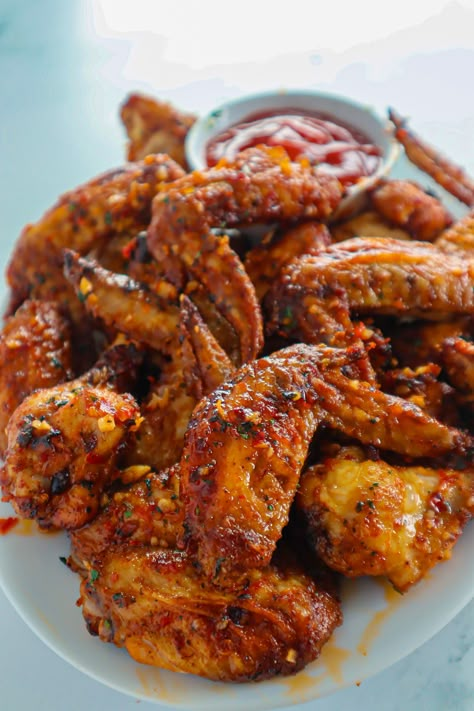 Crispy Chilli Garlic Chicken Wings Chili Garlic Wings, Chicken 555 Recipe, Chilli Wings, Chicken Wings Keto, Spicy Hot Wings, Wing Dinner, Hot Chicken Wings Recipe, Pan Fried Chicken Wings, Spicy Meals