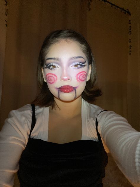 Billy Jigsaw Makeup, Halloween Makeup Cosplay, Cool Easy Halloween Makeup, Simple Creative Halloween Costumes, Easy Doll Makeup Halloween, Jigsaw Costume Makeup, Puppet Halloween Makeup, Fun Makeup Ideas Halloween, Halloween Costumes Face Makeup