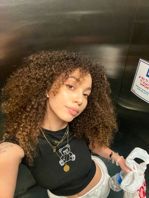 instagram, curly hair, college, mixed girl Mixed Girl Faceclaims, Mixed Teenage Girl, Mixed Girl With Curly Hair, Mixed Girls With Curly Hair, Mixed Girl Aesthetic, Mixed Girl Hair, Winx Redesign, Blasian Girl