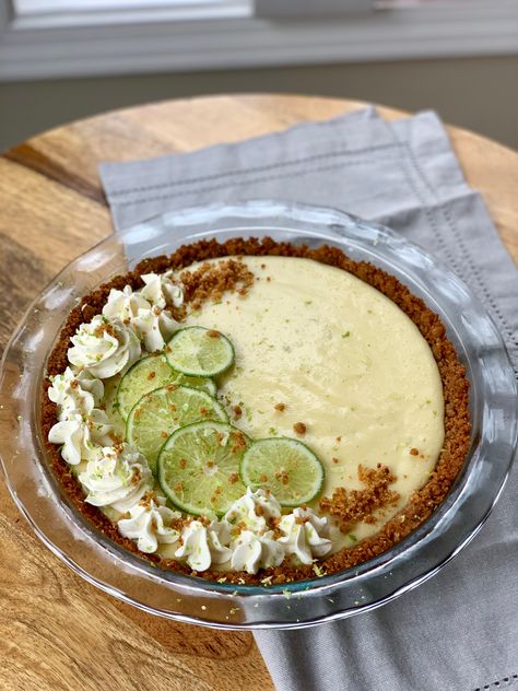 Key Lime Pie with Gingersnap Crust – Beck Eats World Ginger Snap Pie Crust Recipe, Gingersnap Pie Crust, Pie Competition, Easy Key Lime Pie Recipe, Lime Dessert, Easy Key Lime Pie, Tart Pastry, Key Lime Pie Easy, Key Lime Pie Recipe