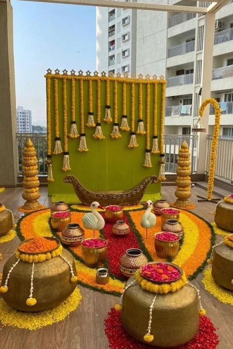 Leaf Decor Wedding, Haldi Decoration Ideas, Haldi Ceremony Decorations, Haldi Decoration, Small Wedding Decor, Simple Stage Decorations, Home Flower Decor, Wedding Decor Photos, Wedding Background Decoration