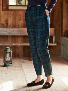 Tweed Pants Outfit Women, Plaid Trousers Outfit, Tartan Plaid Pants, Green Plaid Pants, Plaid Pants Outfit, Tartan Pants, Look Office, Trouser Outfit, Mens Casual Outfits Summer