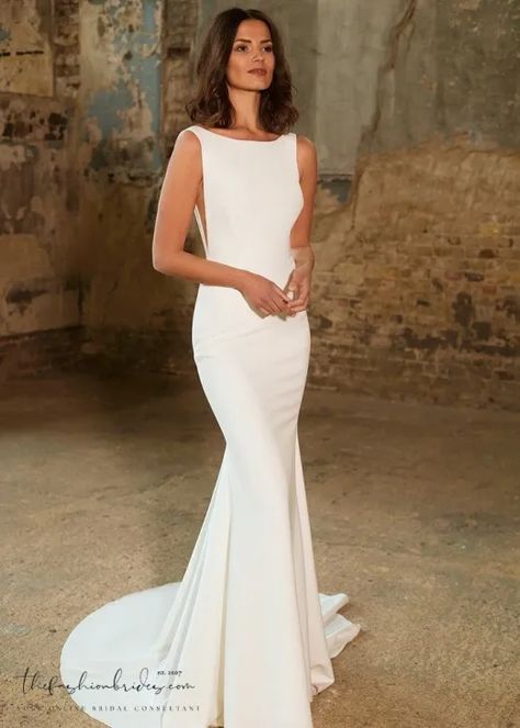 Wedding Dress Boatneck, Chic Classic Wedding Dress, Boat Neck Wedding Gown, Plain High Neck Wedding Dress, Wedding Reception Dress Bride, Daisy Wedding Dress, Wedding Dress High Neckline, Column Sheath Wedding Dress, Bride Apparel