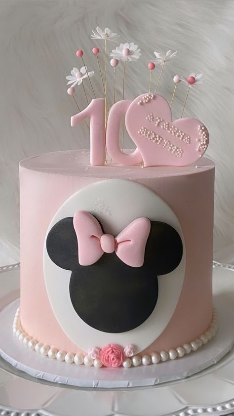 Minnie Mouse Mini Cake, Cake With Minnie Mouse, Pink Minnie Cake, Children Cake Design, Mini Maus Cake, Simple Minnie Mouse Cake, Minnie Mouse Pasta, Tarta Minnie Mouse, Pink Minnie Mouse Cake