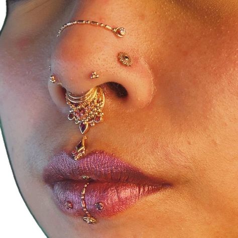 Stacked Septum, Hair Salon Ideas, Face Tattoos For Women, Dope Jewelry Accessories, Neck Tattoos Women, Tattoed Women, Face Piercings, Mode Hippie, Cool Piercings