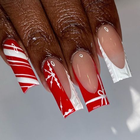 Candy Cane Freestyle❤️🌨️🦌🛷 Book now for December Using @notpolish_nails Gloss-It Gel Top Coat ✨ Using @millanailtrapsupply XXL Square No… | Instagram Candy Cane Nails Acrylic, Christmas Nail Designs Holiday, Easy Halloween Nails Design, Halloween Nails Easy, Candy Cane Nails, December Nails, Winter Nails Acrylic, Dope Nail Designs, Striped Nails