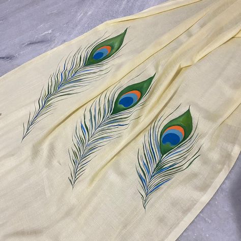 Peacock Feather Fabric Painting, Painting Motifs, Flute Drawing, Embroidery Peacock, Dupatta Painting, Suit Painting, Simple Leather Bag, Fabric Colour Painting, Cloth Painting