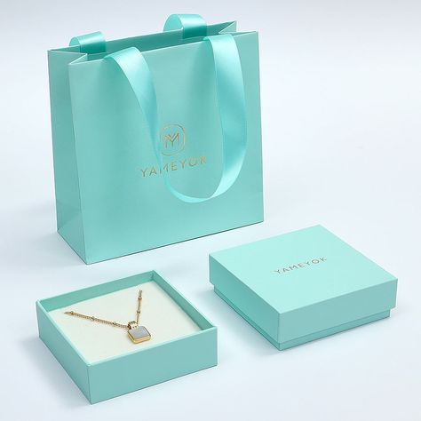 Premium Packaging Luxury, Unique Jewelry Packaging, Branding Design Ideas, Packaging Jewelry, Jewellery Packaging, Girls Jewelry Box, Logo Jewelry, Business Basics, Wholesale Necklaces