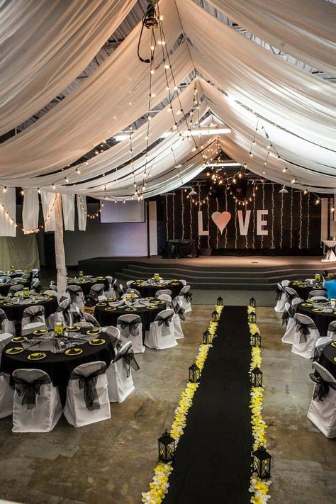 Yellow Wedding Reception Decor, Batman Theme Wedding, Black And Yellow Wedding Decorations, Black And Yellow Wedding Dress, Black White And Yellow Wedding, Black And Yellow Wedding Theme, Batman Wedding Ideas, Wedding Decorations Yellow, Batman Wedding Theme