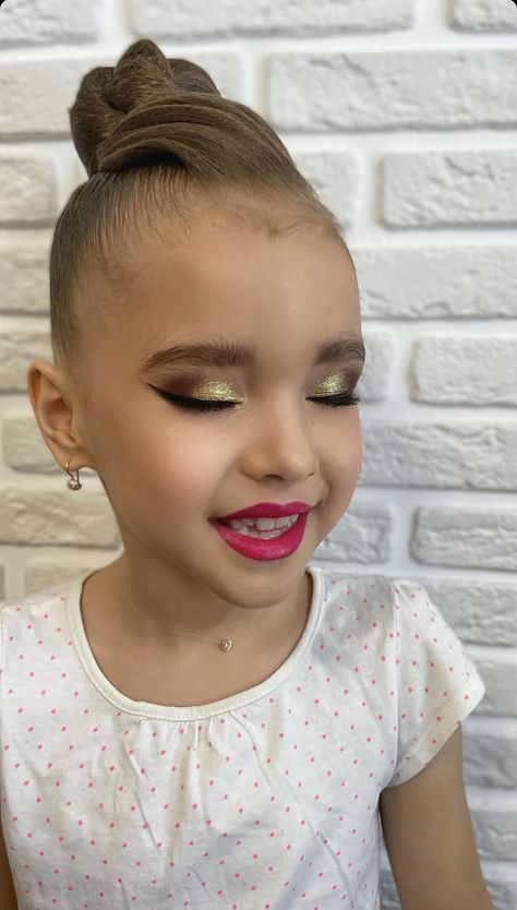 Toddler Dance Makeup, Recital Makeup For Kids, Beauty Pageant Makeup, Gymnastics Makeup, Recital Makeup, Ballet Makeup, Beauty Without Makeup, Gym Makeup, Danza Latina