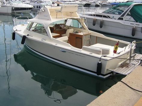 Bertram Boats, Dream Yacht, Cuddy Cabin Boat, Cabin Cruiser Boat, Yatch Boat, Fishing Yachts, Power Boats For Sale, Sport Fishing Boats, Small Yachts