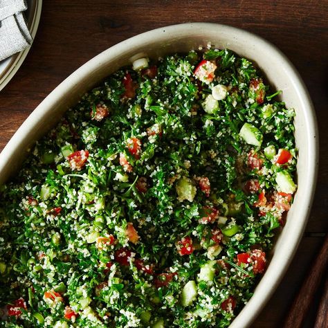 Lebanese Tabbouleh, Tabbouleh Salad Recipe, Arabisk Mad, Tabbouleh Recipe, Tabbouleh Salad, Lebanese Cuisine, Lebanese Recipes, Middle Eastern Recipes, Arabic Food