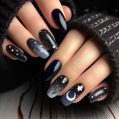 Moon And Stars Nails Art, Moon And Star Nail Art, Nail Art Night Sky, Stars And Moon Nails Design, Black Summer Nails Designs, Black Nails Moon, Nails With Moon Design, Moon Gel Nails, Stars And Moon Nails