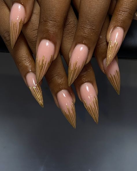 Nail Designs For New Years Sparkle, Photo Shoot Nails, Nails With Gold Lines, Chrome Design Nails, Chrome Ombre Nails, New Years Nails Design, Nail Process, Flash Nails, Firework Nails