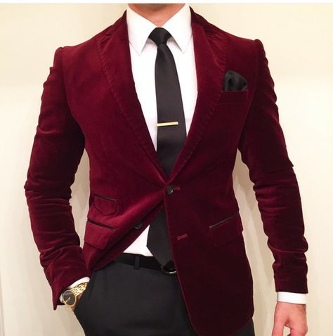 Fashion Glamour Style Luxury Burgundy Velvet Blazer, Gentleman Mode, Terno Slim Fit, Red Velvet Jacket, Blazer Wedding, Mode Glamour, Burgundy Blazer, Slim Fit Blazer, Burgundy Suit