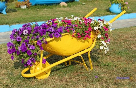 Wheelbarrow Garden Decor, Primitive Garden Decor, Wheelbarrow Planter, Wheelbarrow Garden, Wheelbarrows, Wheel Barrow, Fall Garden Vegetables, Recycled Garden, Vintage Garden Decor