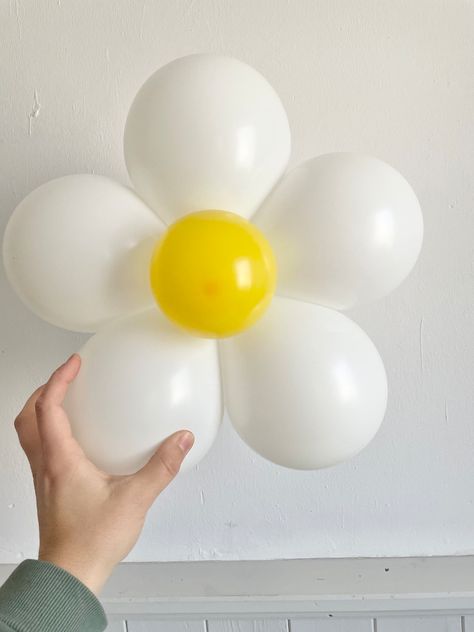 Daisy Flower Balloon, Daisy Balloons, Flower Balloons, Party Supply Kits, Large Daisy, Foil Number Balloons, Daisy Party, Wedding Tableware, Halloween Tableware