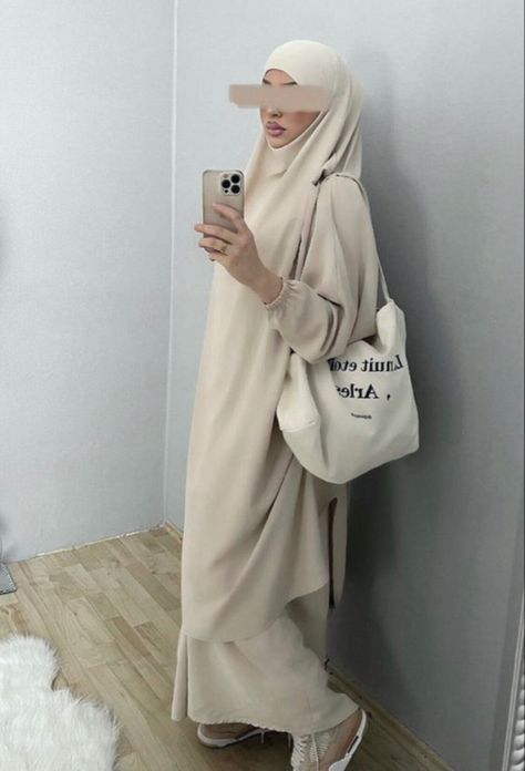 Jilbab Outfit, Hijab Outfit Inspiration, Beige Abaya, Jilbab Outfits, Islamic Modest Fashion, Modest Outfits Muslim, Abaya Outfit, Estilo Hijab, Mode Kylie Jenner