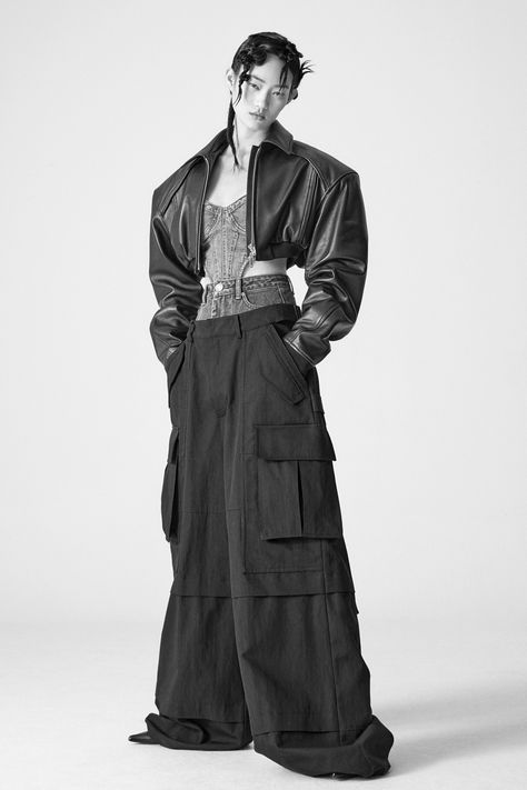 Deconstructed Streetwear, Bloke Core Outfits Woman, High Fashion Poses, Spring 2023 Ready To Wear, Juun J, Mode Punk, Genderless Fashion, Mode Costume, Anti Fashion