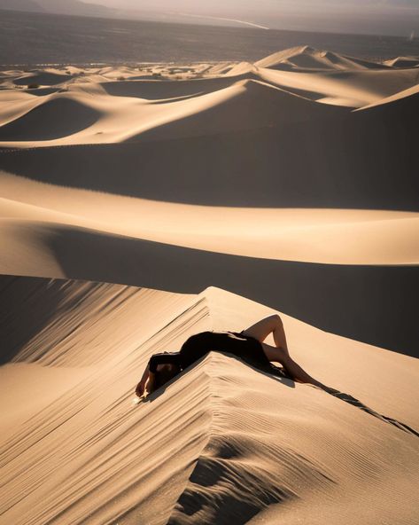 Blog - Jess Wandering Jess Wandering, Desert Photoshoot Ideas, Sand Dunes Photoshoot, Art Amour, Desert Photoshoot, Dubai Desert Safari, Desert Photography, Desert Safari, Dubai Desert