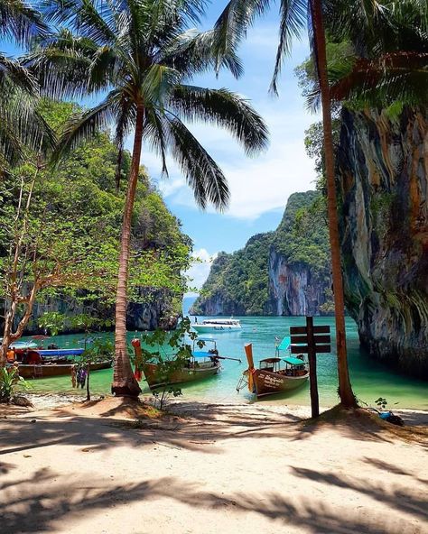 Koh Lao Lading is an amazing island located in the arcipelago in Krabi Province. It is small but very beautiful and unique and it's worth a visit.Photo @alluring_islands #island life# beautiful places#travel bucket list #nature photography Visit Thailand, Animale Rare, Phuket Thailand, Dream Travel Destinations, Tourist Places, Krabi, Beautiful Places To Travel, Beautiful Places To Visit, Thailand Travel