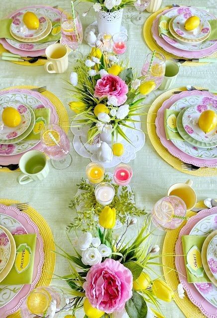 Spring Table Settings, Spring Table Decor, Green Tablecloth, Green Napkins, Tafel Decor, Spring Colours, Easter Table Settings, Easter Tablescapes, Spring Tablescapes