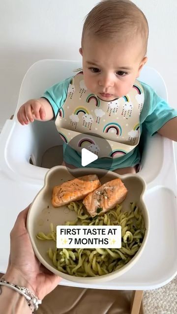 Maeva on Instagram: "✨ First taste at 7 months: salmon, pasta + spinach ✨

#blw #blwinspiration #babyledweaning #babyfood #reelsinstagram" Salmon For 8 Month Old, Blw Ideas 6 Months, Spinach Blw, Salmon Baby Food Recipes, 7 Month Old Meals, Blw 7 Month Old, 7month Old Baby Food, 8 Month Old Meal Ideas, Salmon For Baby