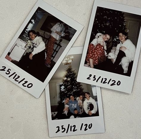 Christmas Instagram Pictures, Christmas Date, Christmas Destinations, Instax Photos, Johnny Orlando, Married Christmas, Polaroid Pictures, Winter Photos, Christmas Inspo