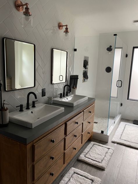 Bathroom Vanity With Grey Floor, Bathroom Grey Wood Floor, Bathroom Ideas Dark Floor Tiles, Dark Grey Bathroom Countertops, Grey Wood Tile Floor Bathroom, Grey Quartz Countertops Bathroom, Bathroom With Grey Floor, Grey Bathroom Countertops, Concrete Tile Bathroom